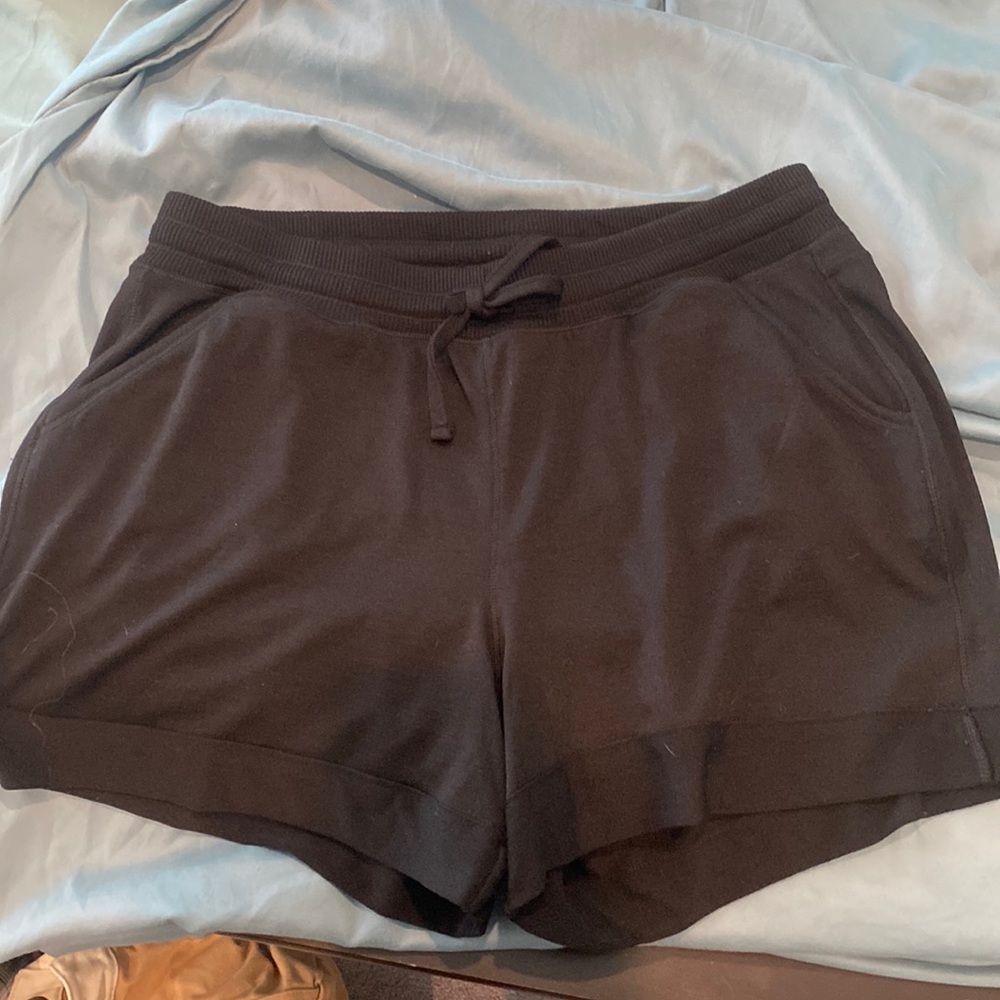 Black comfy shorts with tie and pockets